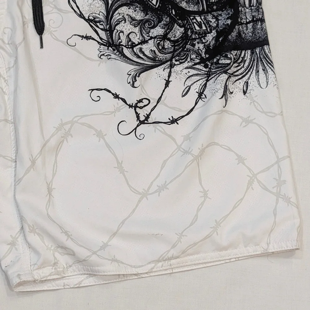 Miami Ink Men's White Skull Barbed Wire Graphic Board Shorts 36 Y2K Tattoo